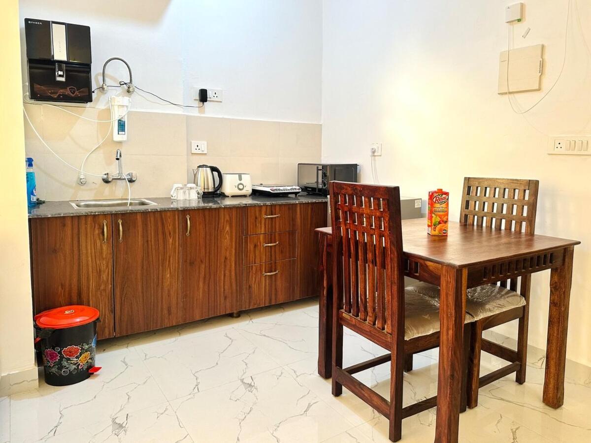 Cozy And Comfort Stay In Greater Noida Exterior photo